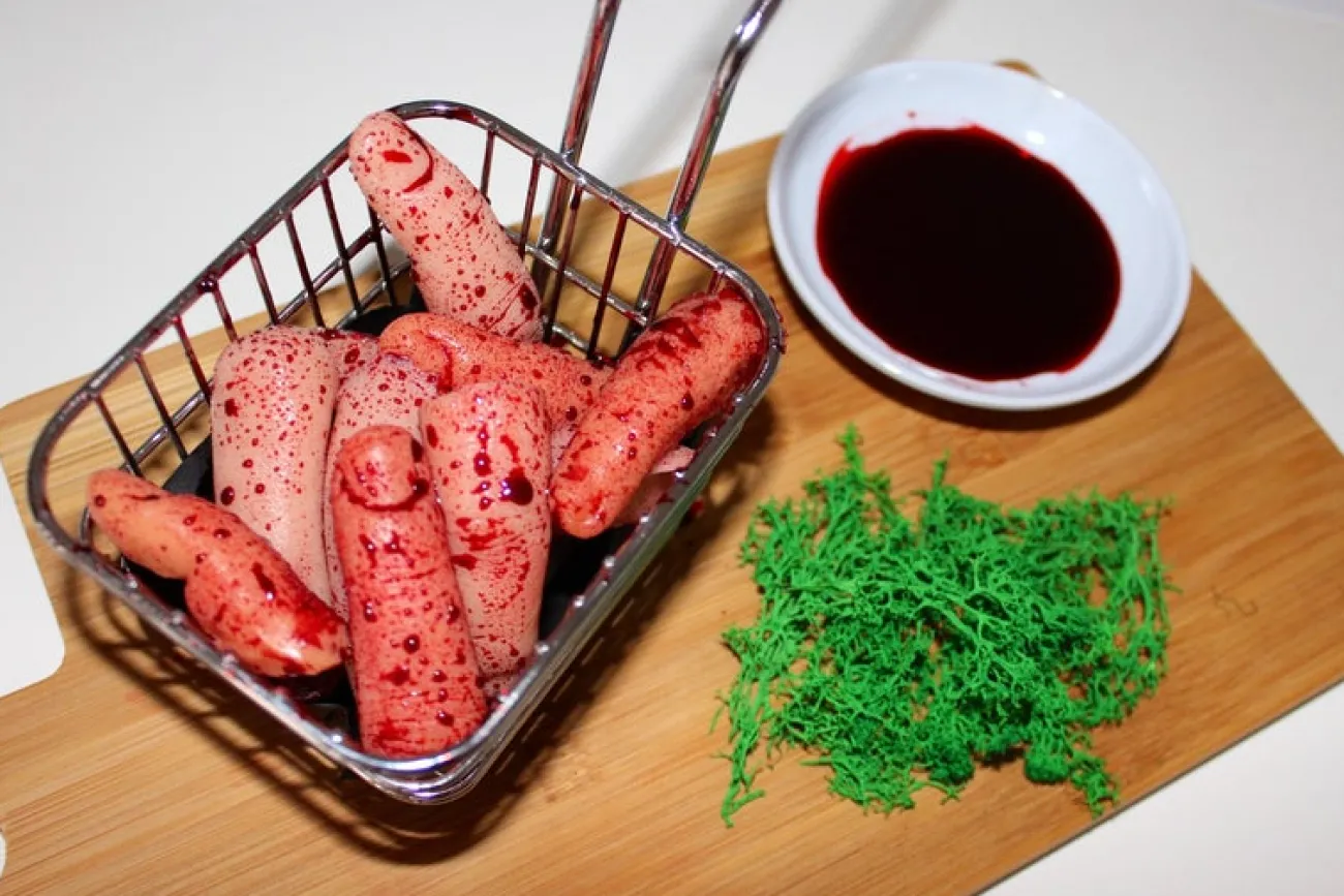 ForensicFX Studios Finger Chips With Blood Sauce And Moss Salad Prop> Halloween Accessories
