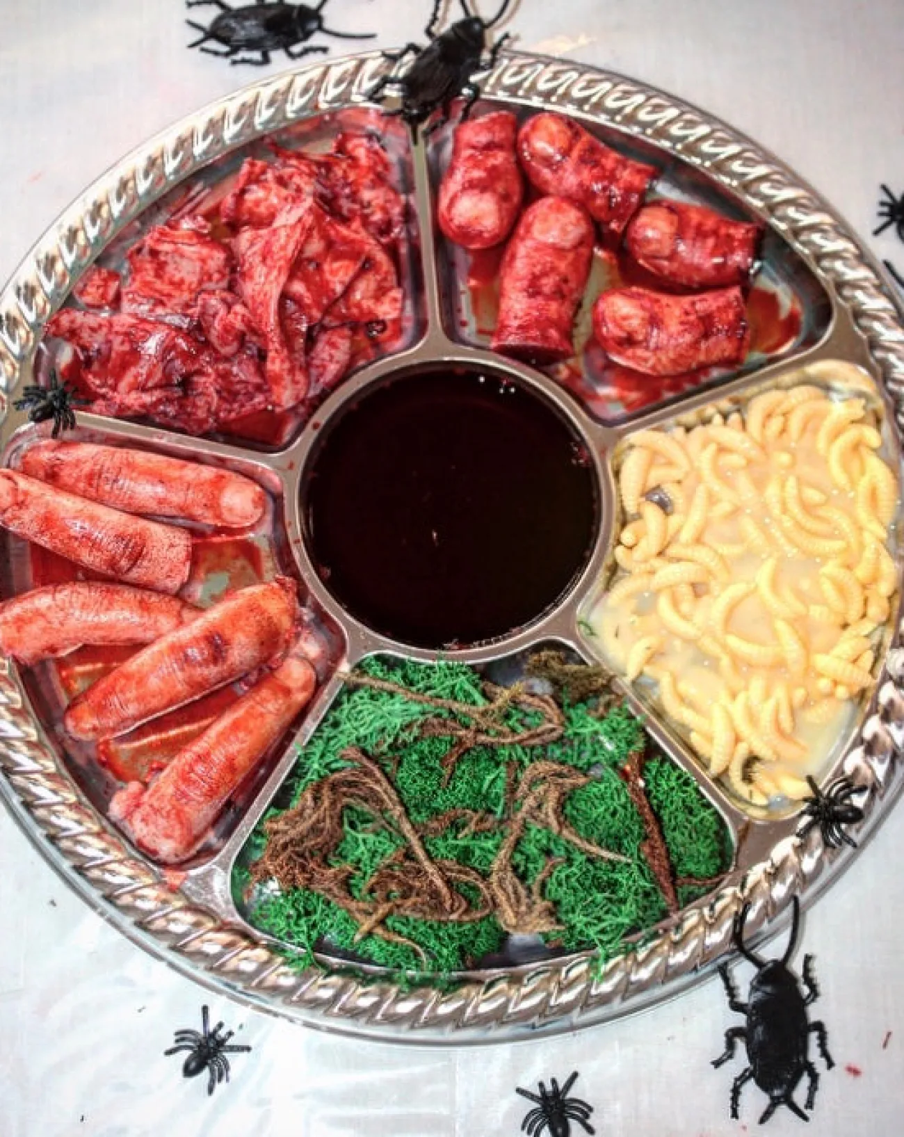 ForensicFX Studios Gorey Halloween Platter Decoration> Halloween Accessories