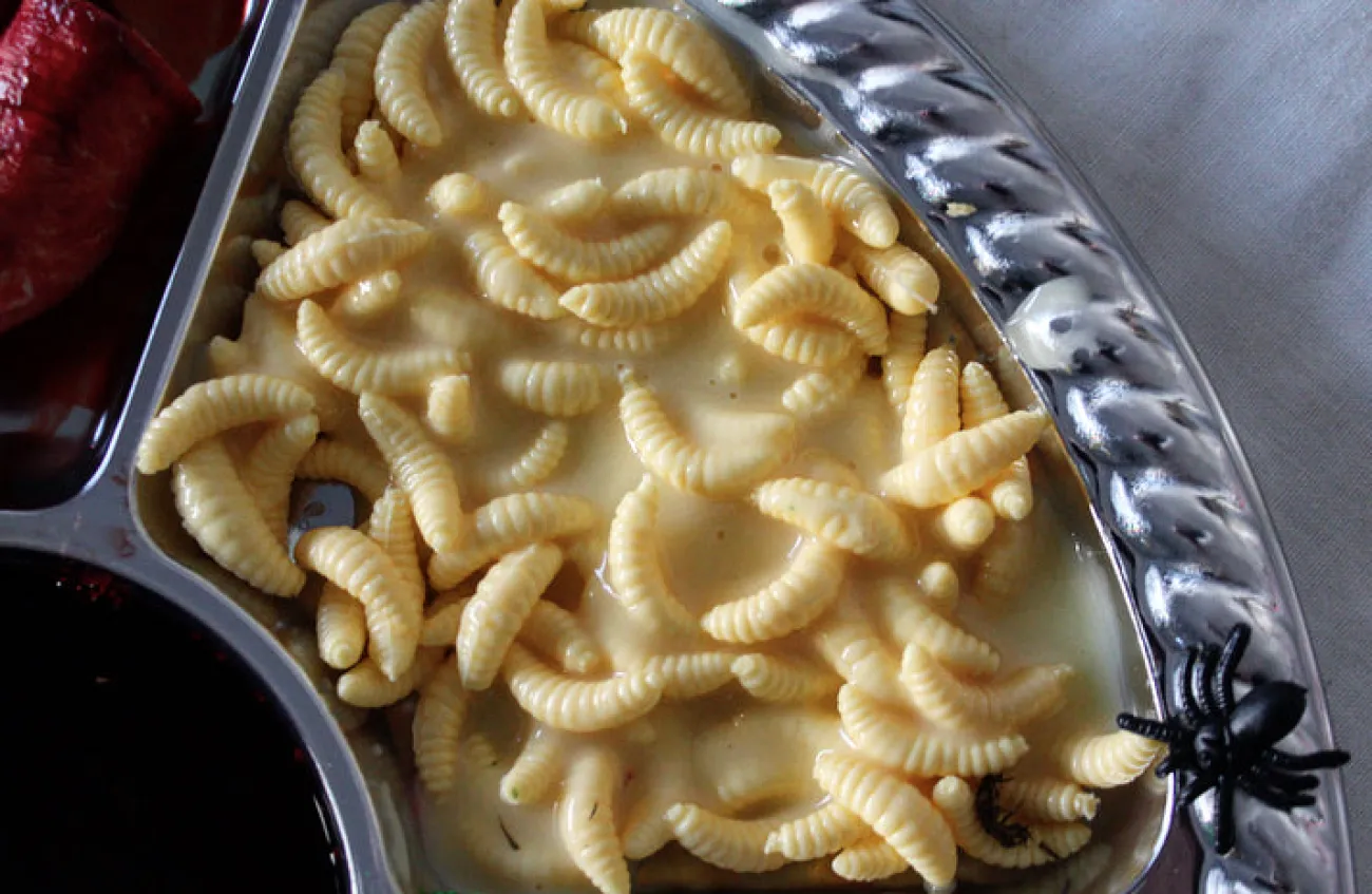 ForensicFX Studios Gorey Halloween Platter Decoration> Halloween Accessories