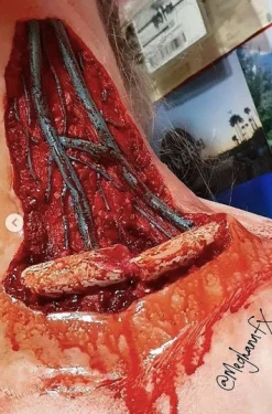 ForensicFX Studios Open Collarbone Wound Prosthetic></noscript> Halloween Accessories