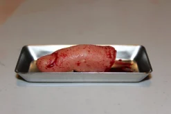 ForensicFX Studios Severed Finger Prop On Medical Metal Tray></noscript> Halloween Accessories
